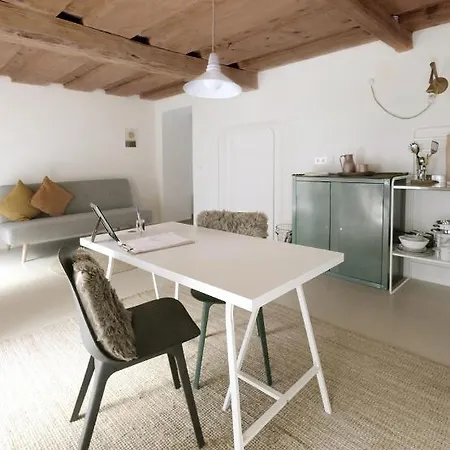 Herzige In Altem Gemaeuer *