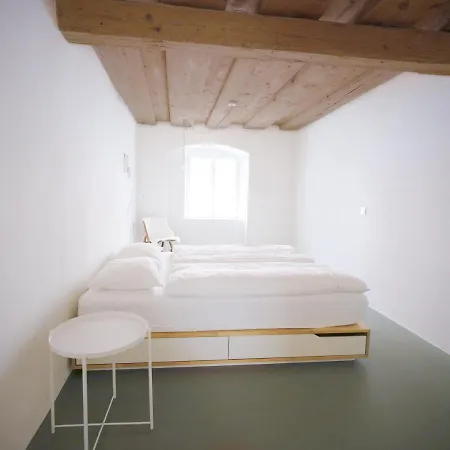 Herzige In Altem Gemaeuer * Linz